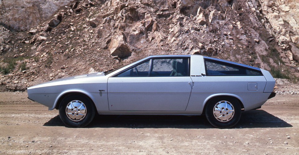 Side view of Hyundai Pony Coupé Concept