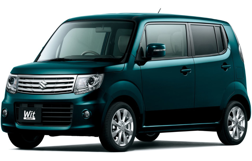 A dark green Suzuki MR Wagon Wit, shot in the studio.
