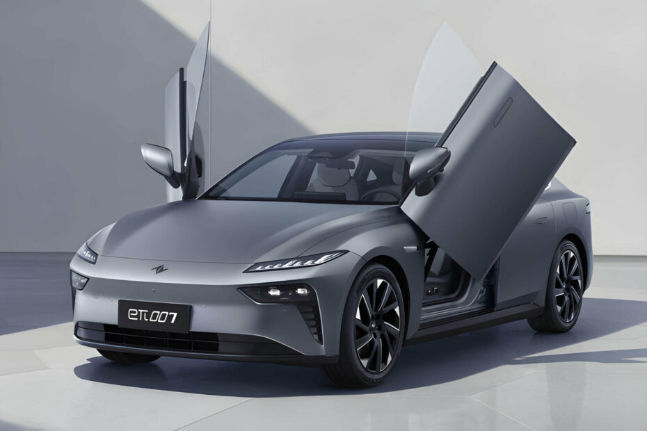 Dongfeng Yipai eπ 007 in grey with the front scissor doors open.